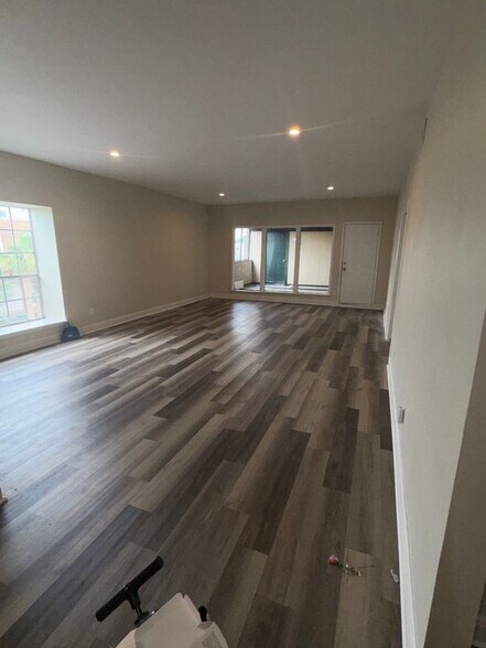 Building Photo - 3126 Edenborn Ave