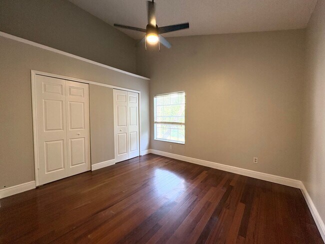 Building Photo - 690 Roaring Dr