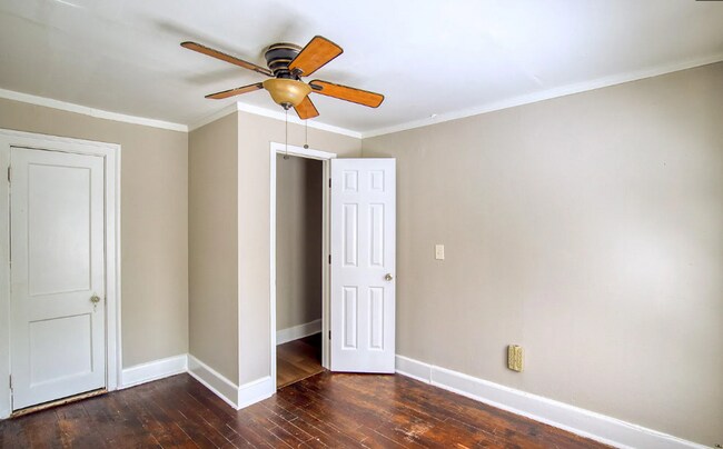 Building Photo - 9924 Sunset Dr
