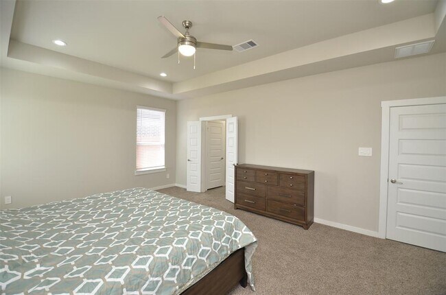 Building Photo - 28615 Halle Ray Dr