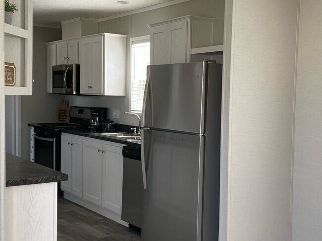 Building Photo - 4325 Vin Rose Dr