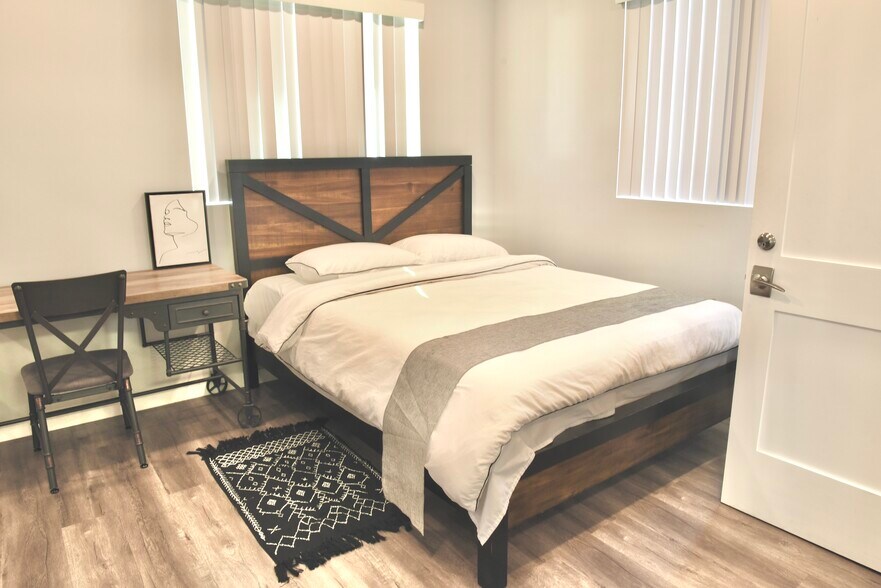 Building Photo - 1152 S Ardmore Ave