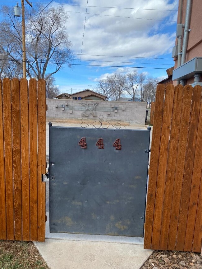 Building Photo - 444 E Montezuma Ave