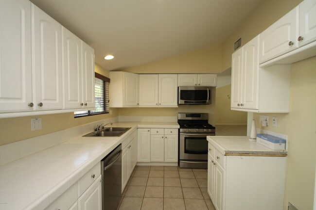 Building Photo - 655 E Avenida De Los Arboles