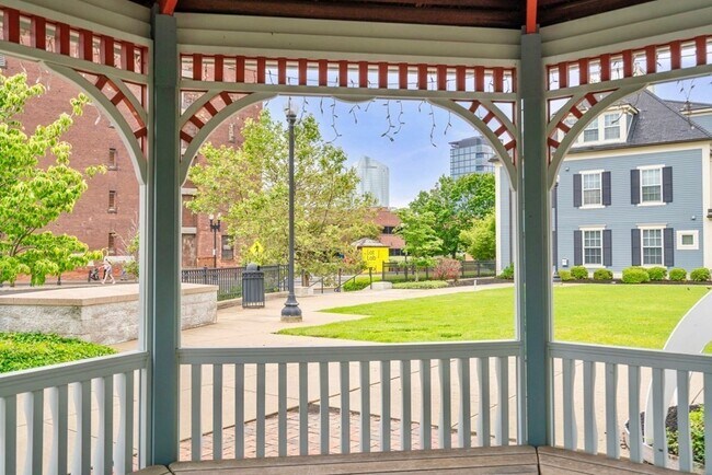 Building Photo - 73 Chelsea St