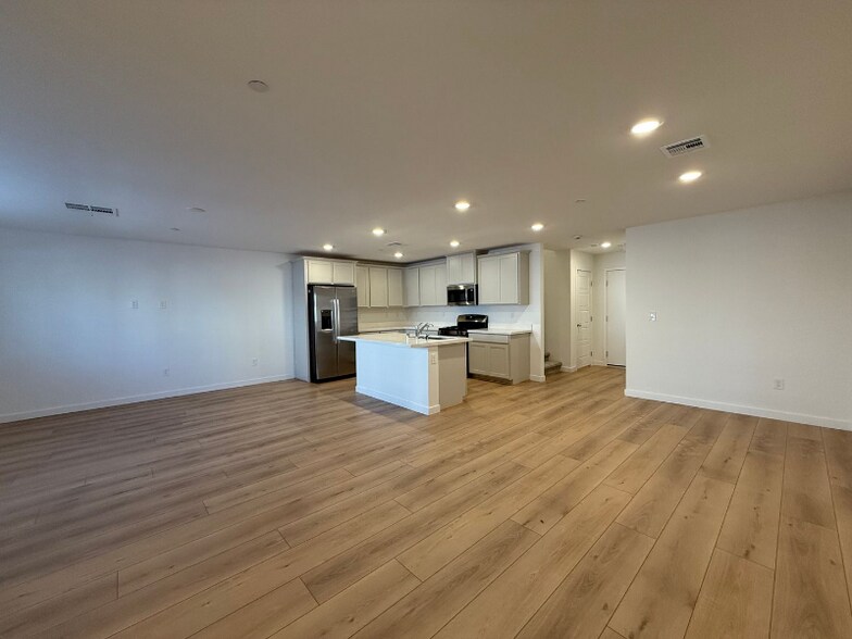 Building Photo - 9660 Axel Fls Ave