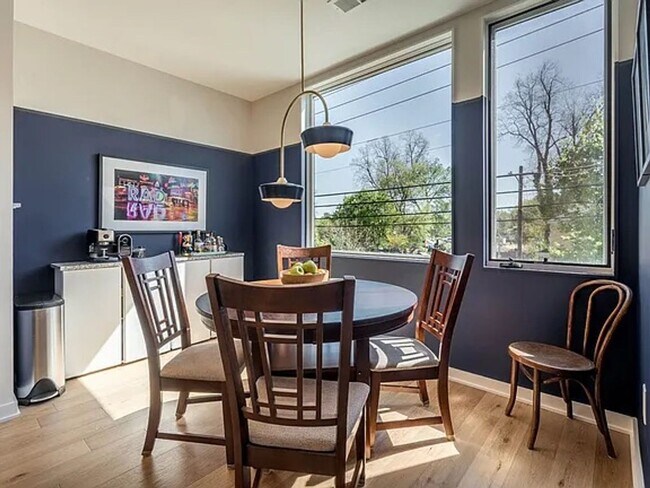 Building Photo - Premier 2BD, 2.5BA Downtown Raleigh Townho...