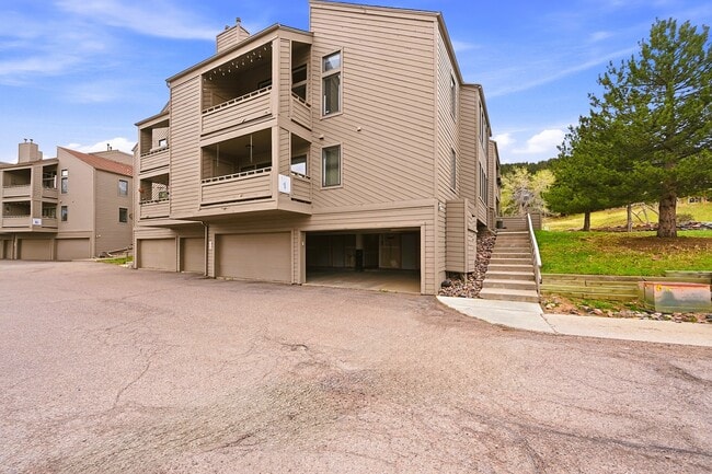 Building Photo - 23712 Pondview Pl