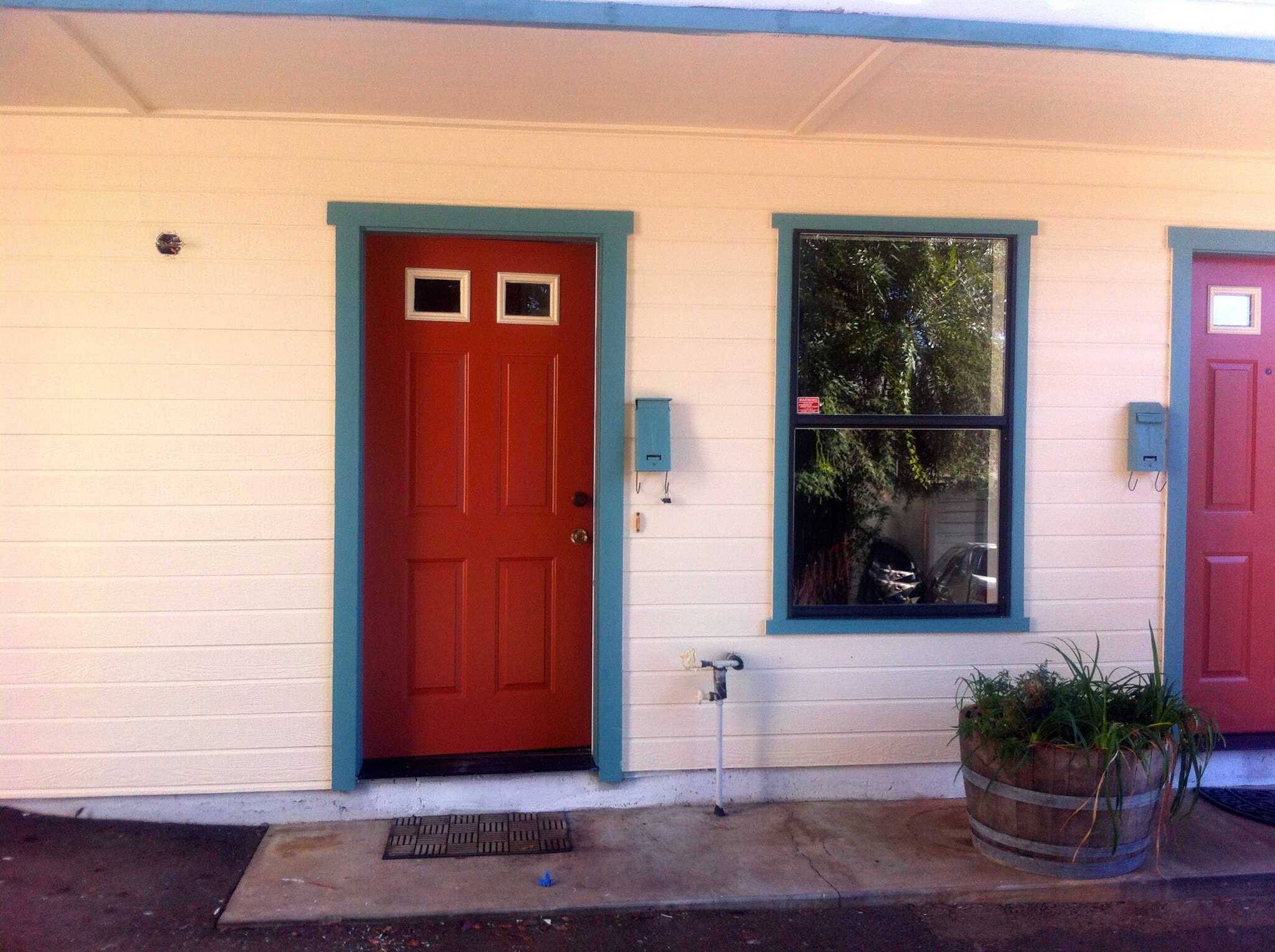 entry - 434 S Shepherd St