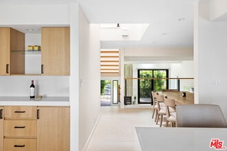 Building Photo - 1549 Palisades Dr