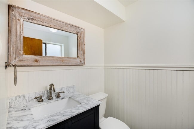 Building Photo - 982 E Briarwood Cir S