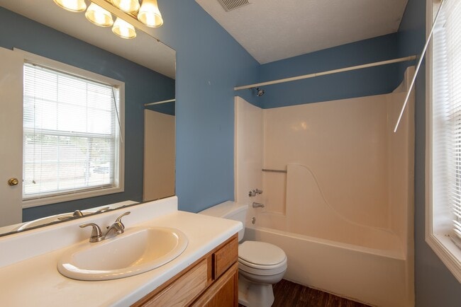 Building Photo - Chinook Street Townhome