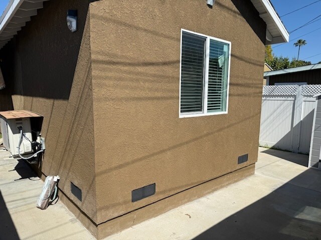 Building Photo - 454 E 63rd St