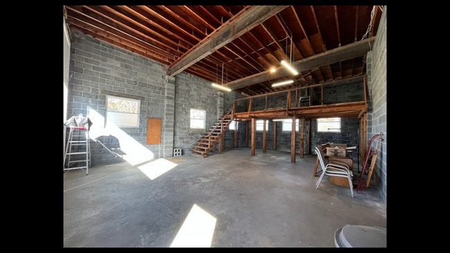 Building Photo - 203 Oakvale Rd
