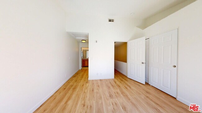 Building Photo - 18347 Saticoy St