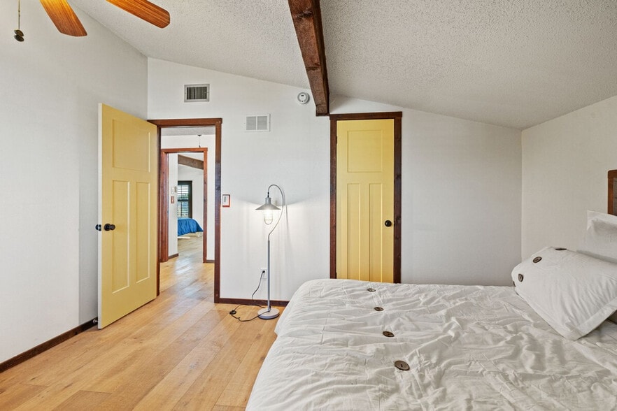 Building Photo - 3179 Azalea Dr