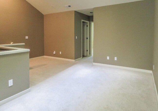 Building Photo - Beautiful 2br/2.5ba Townhome in Arbor Parc...