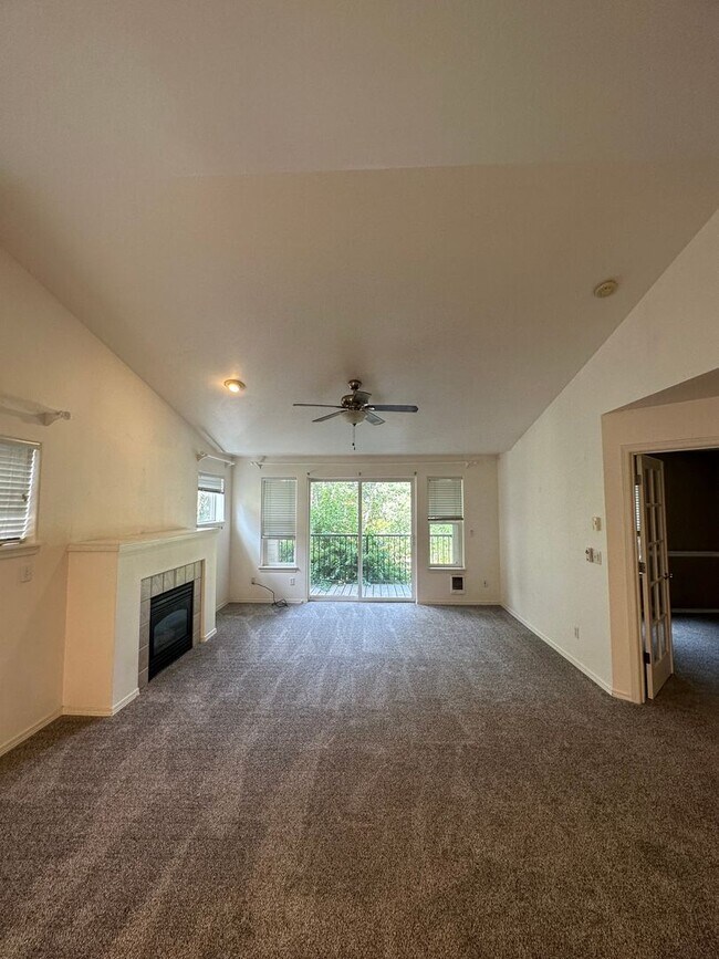 Building Photo - 2175 Hammond Ave