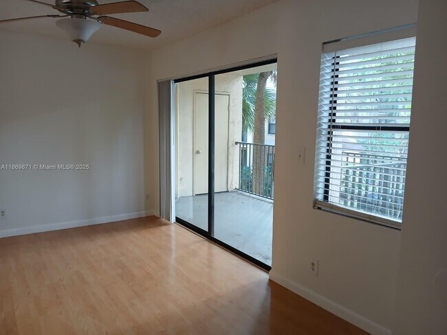 Building Photo - 9999 Summerbreeze Dr