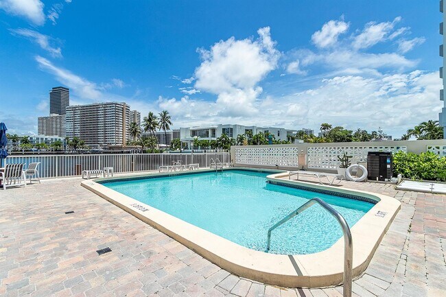 Building Photo - 121 Golden Isles Dr
