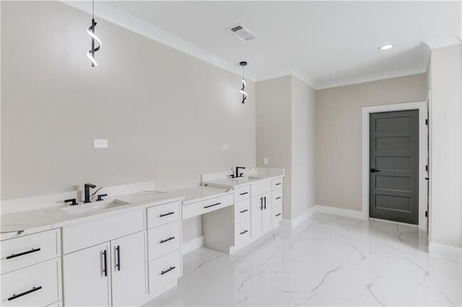 Building Photo - 37 Deer Cyn Dr