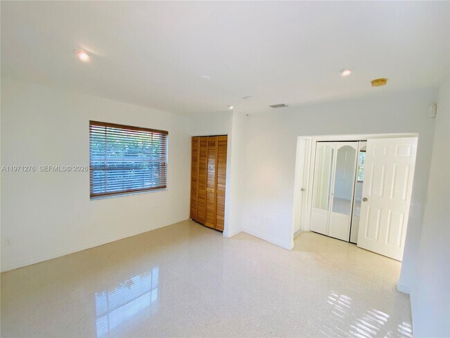 Building Photo - 8959 Dickens Ave