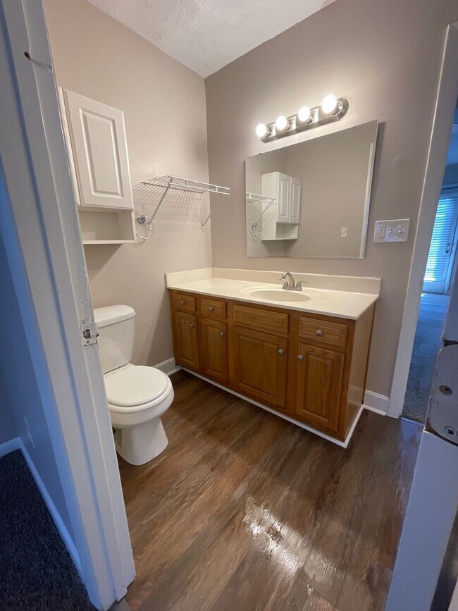 Building Photo - Cape Cod House