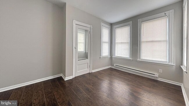 Building Photo - 1915 W Erie Ave