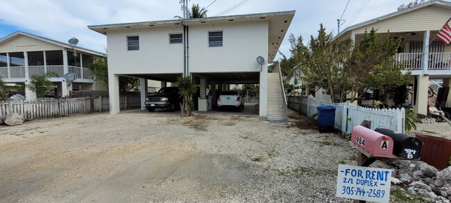 Washer dryer hookups in carport - 100693 Overseas Hwy