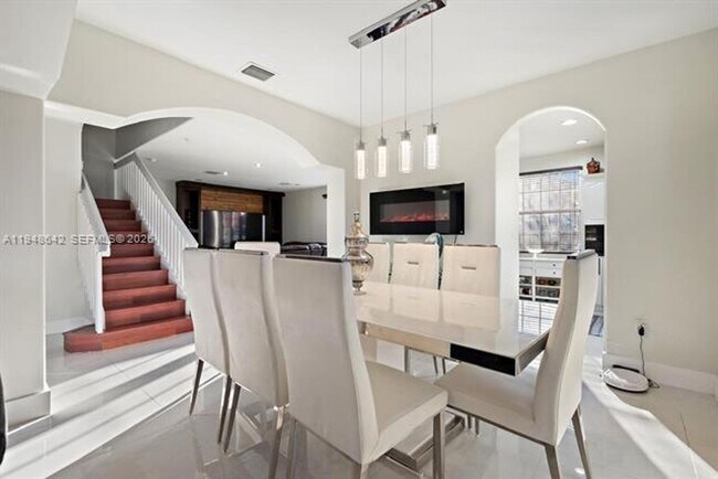 Building Photo - 1360 SW 142nd Ave