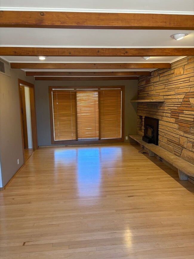 Building Photo - Unfurnished, 1-Year Long-Term Rental