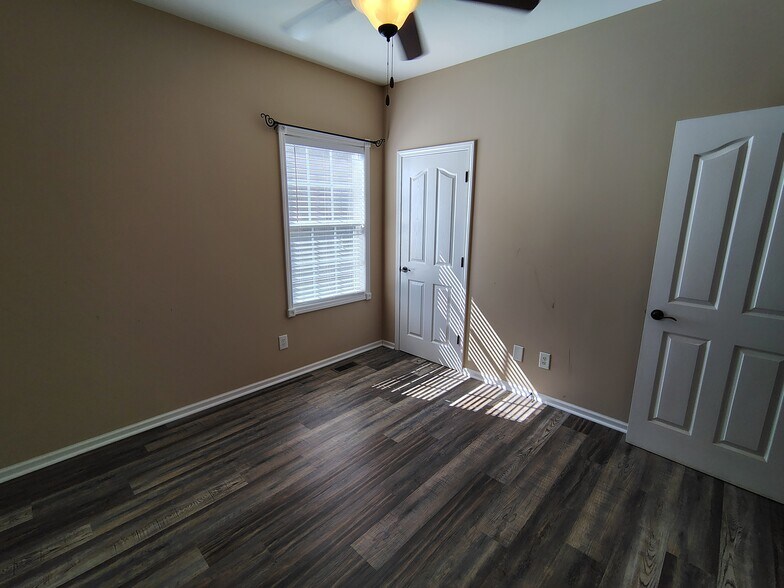 Building Photo - 110 Ruland Cir