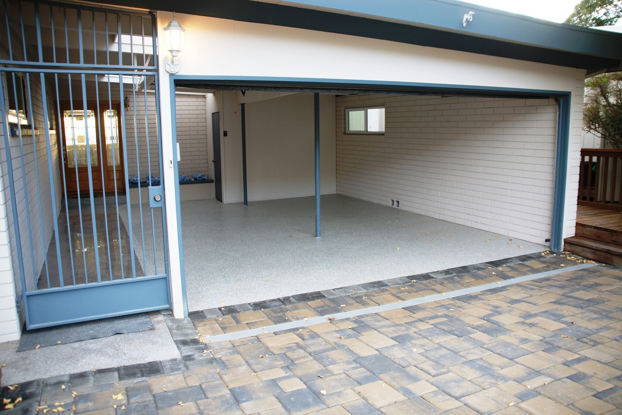 Building Photo - 220 Shoreview Dr
