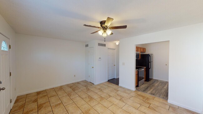 Building Photo - 2229 Symmes St