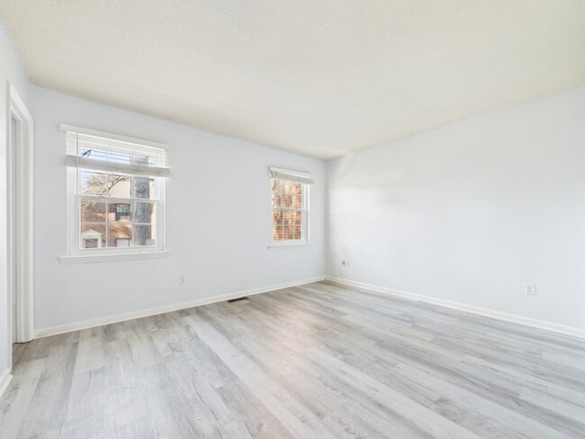 Building Photo - 8811 Hunter Ridge Dr