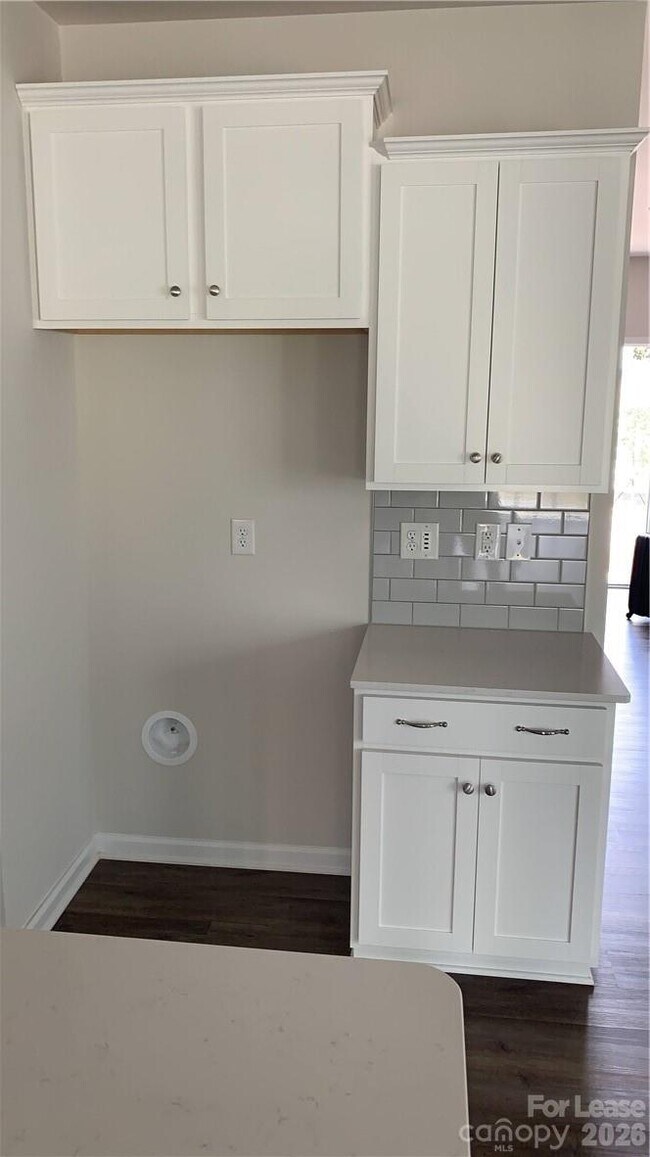 Building Photo - 3459 Melwood Dr