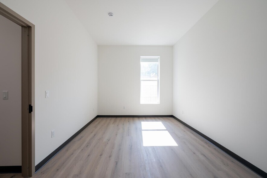 Building Photo - 857 Bergen Ave