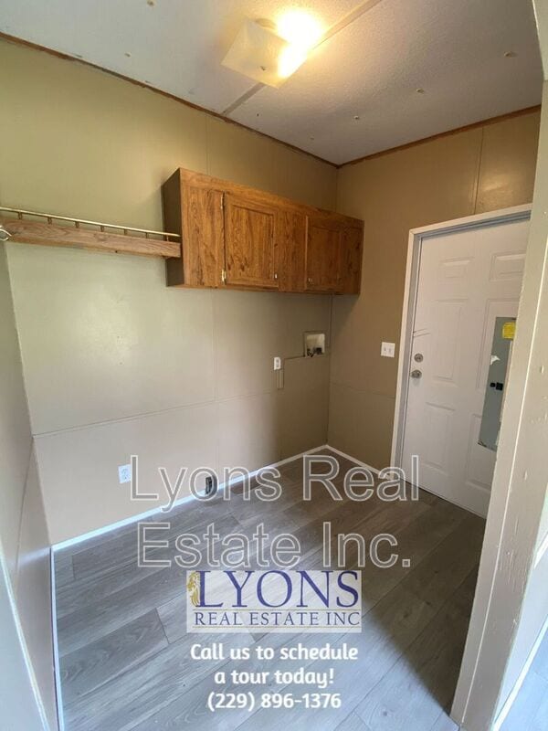 Building Photo - 502 Crestview Dr