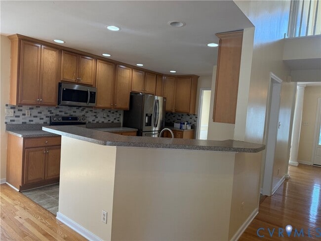 Building Photo - 5719 Barnwood Dr