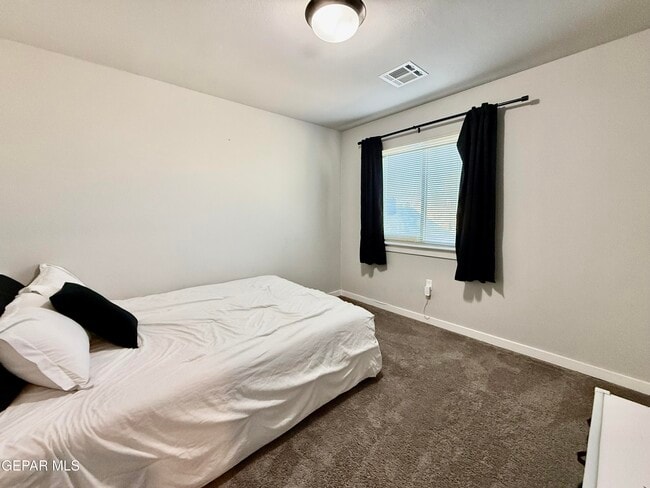 Building Photo - 11860 Ernest Rd