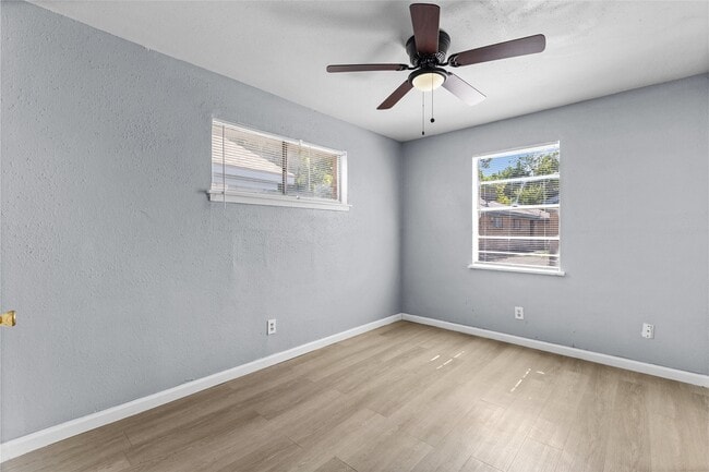 Building Photo - 5722 Pickfair St