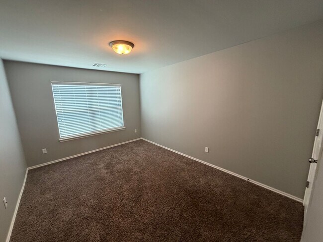 Building Photo - 3401 SE 95th St
