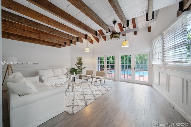 Building Photo - 320 W 55th St