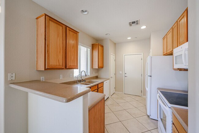 Building Photo - *GATED ENTRY*PRIME LOCATION*
