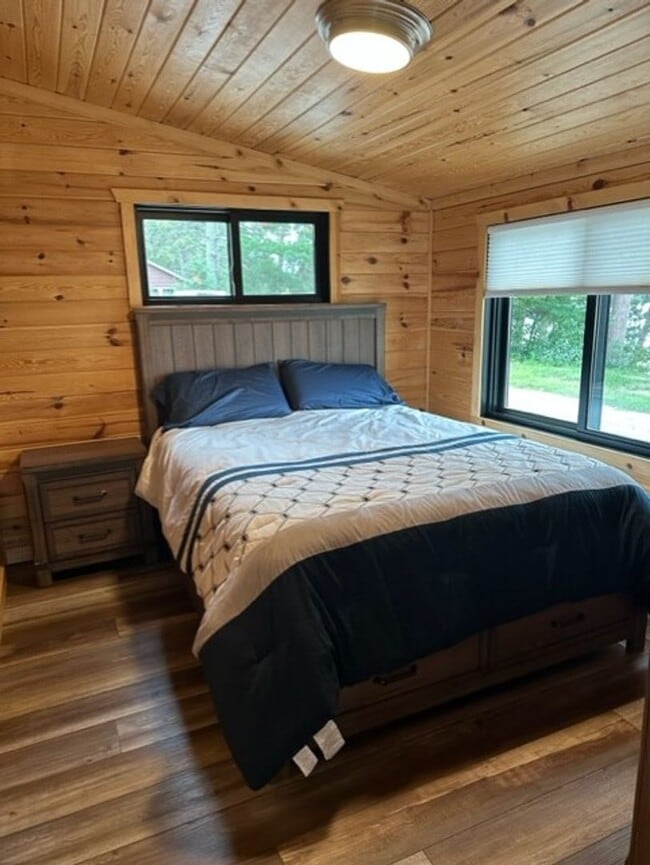Building Photo - East Twin Lake Home - 3 BR, 2 Bath Single ...