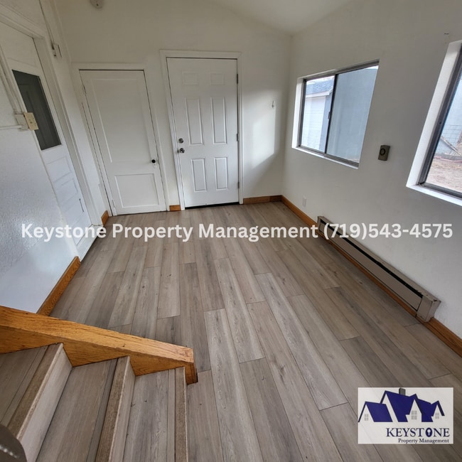 Building Photo - Pet Friendly North Side Home 2 Bedroom/1 Bathroom/1 Car Garage $1350/$1350