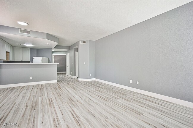 Building Photo - 5125 W Reno Ave