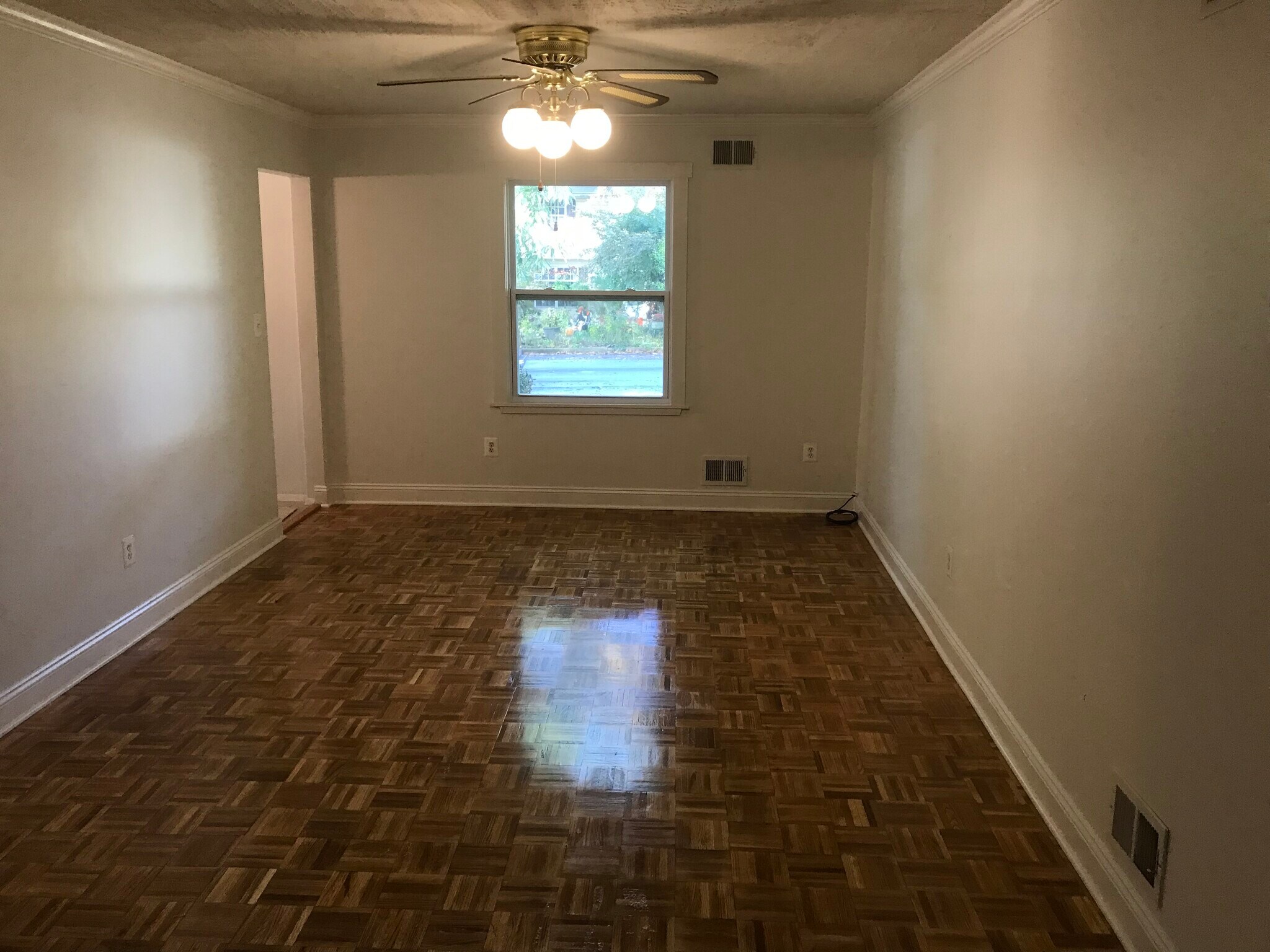 Den - 1001 Jackson Blvd
