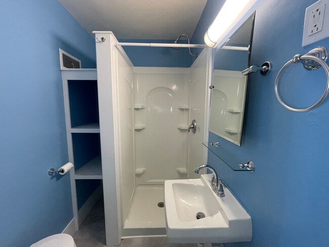 Building Photo - One Bedroom Apartment in Mattawan