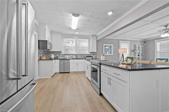 Building Photo - 849 W 34th St